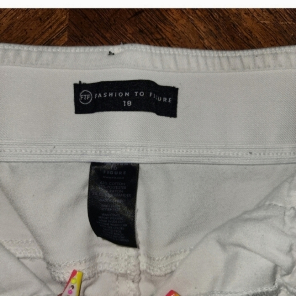 Fashion to figure high rise shorts 18 - Picture 4 of 4